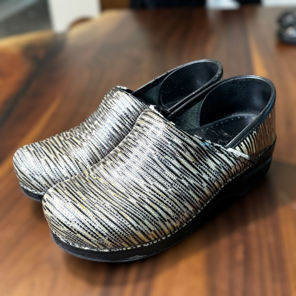 Dansko Silver and Black Sparkle Metallic Leather Clogs Women's Shoes‎